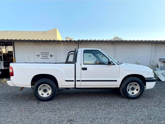CHEVROLET S10 2.4 MPFI 4X2 CS 8V GASOLINA 2P MANUAL